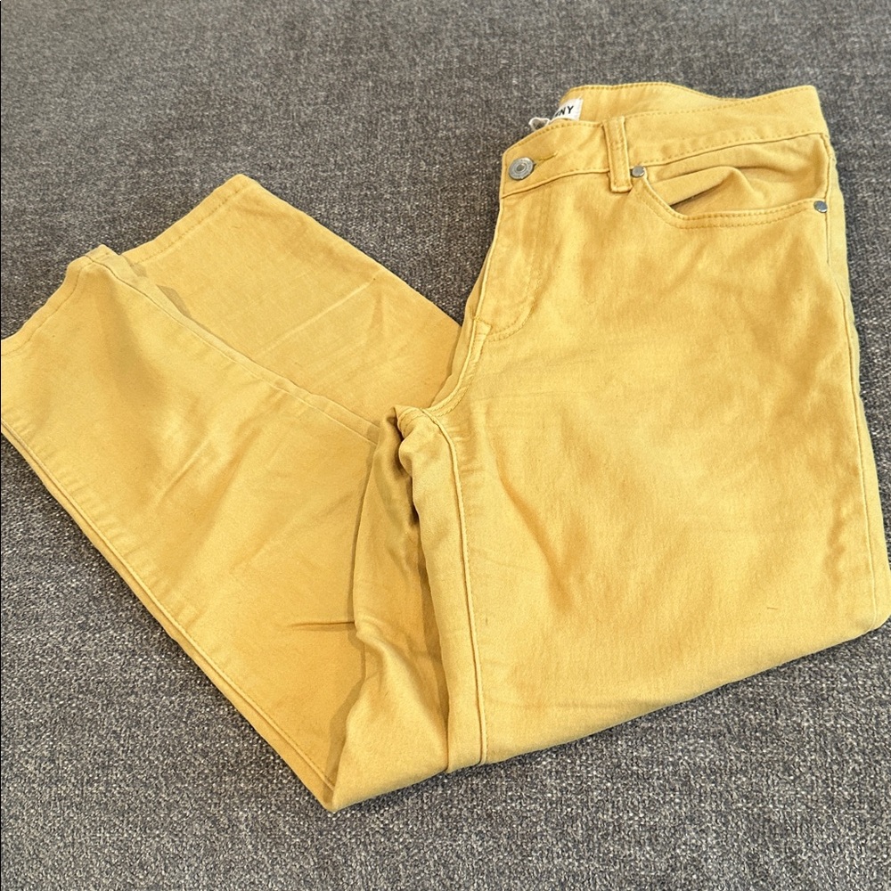 Artisan NY. YELLOW pants. Size 6